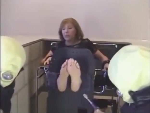 Mature Italian Soles Tickled
