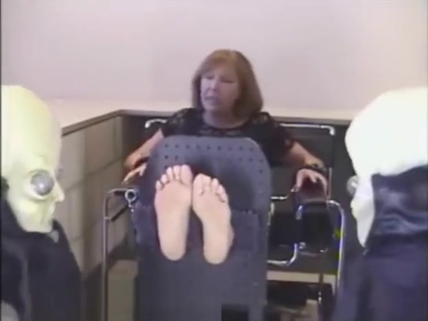 Mature Italian Soles Tickled
